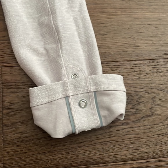 Size 4 lulelemon yoga pants - Picture 4 of 4